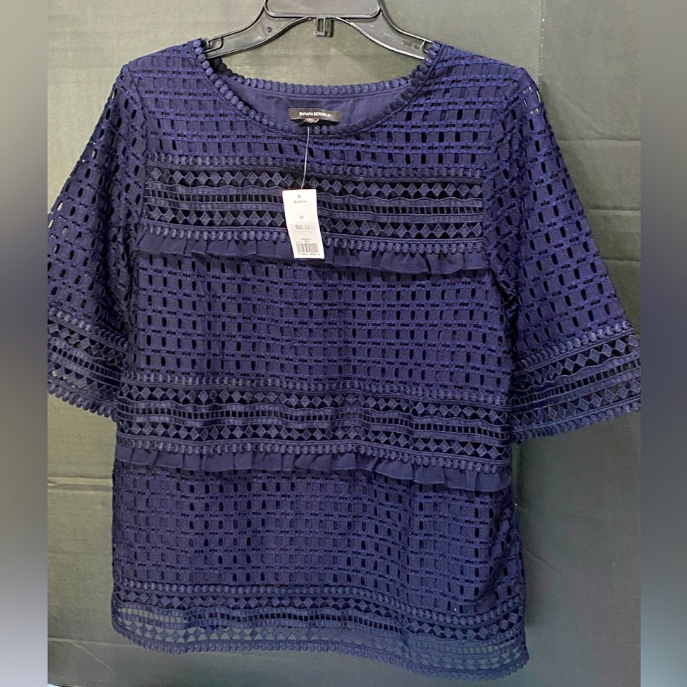 BANANA REPUBLIC NWT DARK BLUE SHORT SLEEVE BLOUSE BEAUTIFUL DETAILSize M